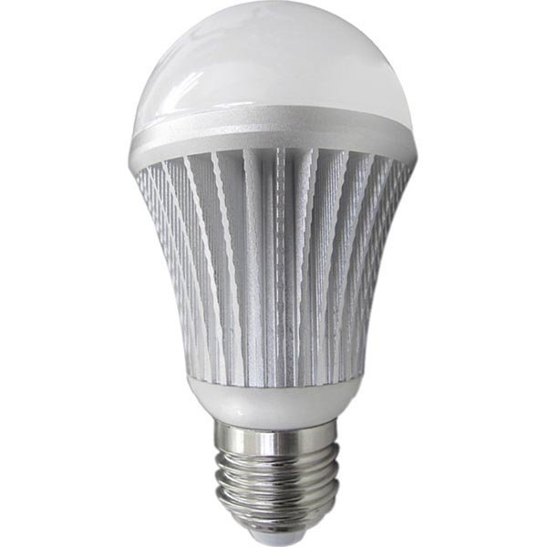 LED-lamppu E27 lämmin valkoinen 6W 590Lm 2700K G60-pyöreä